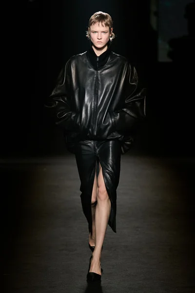 Look 1